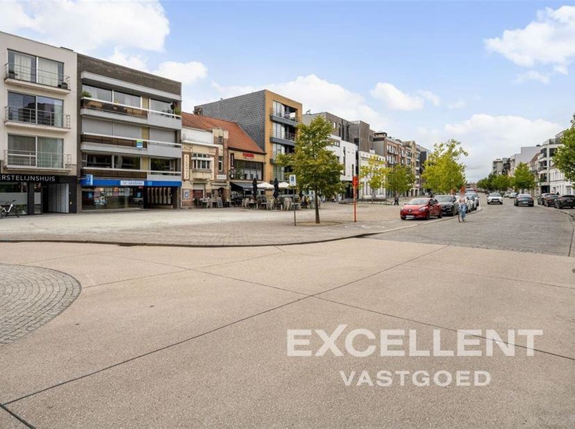 Garage te koop in Markt 132,
                    9800 Deinze