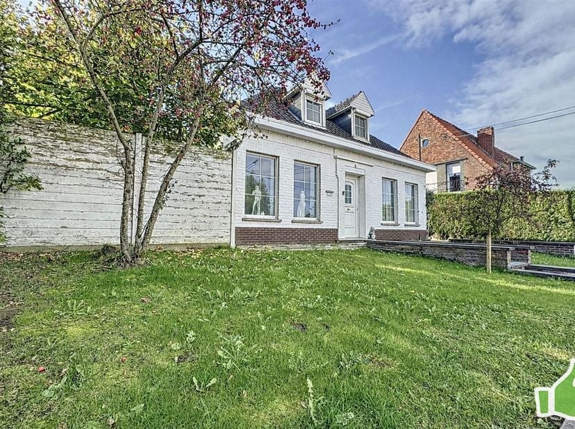 Belle maison individuelle avec  2 chambres, jardin et garage située à Rekkem sur une parcelle de 803 m2<br />
<br />
Composition: salon, salle à man