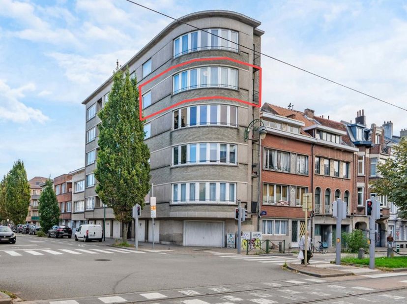 EasyHome biedt u dit appartement met 2 slaapkamers aan, ideaal gelegen aan de Jean Dubrucqlaan 113 te 1080 Molenbeek.<br />
Een mooie opportuniteit om