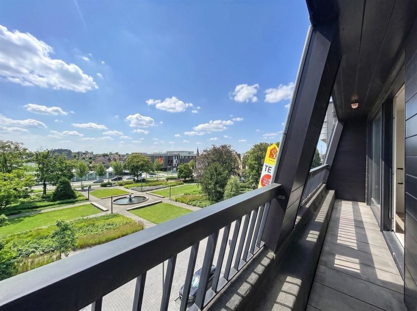Lichtrijk appartement aan het station met prachtig zicht op Le Touquet park in Ieper<br />
Stijlvol appartement op de vierde verdieping van een klein