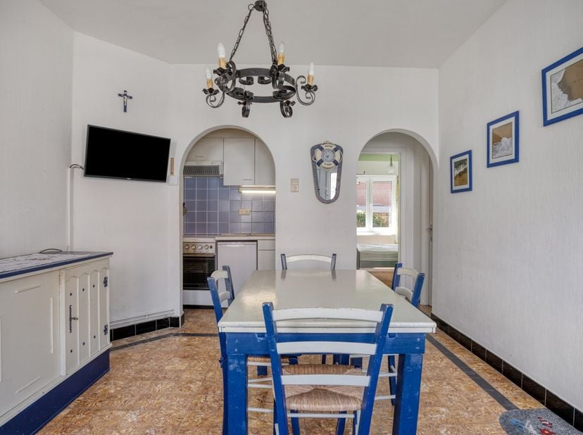 Gezellig appartement met twee slaapkamers te koop in Koksijde-Bad. Op enkele passen van de Zeelaan en de Zeedijk. Ideaal als startersappartement aan d