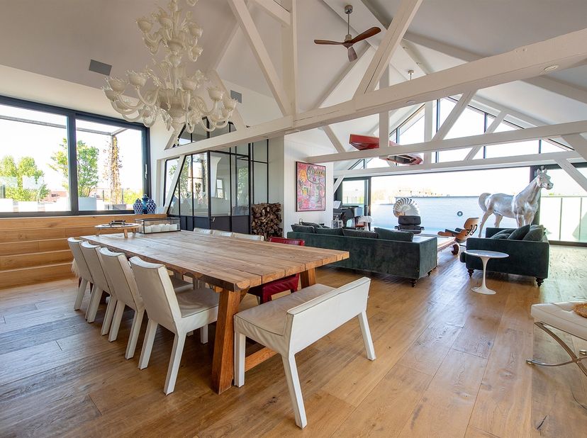 L'exception dans l'exception peut exister ... cette réalisation en est la preuve !! <br />
Développant une superficie habitable de 500 m2 avec plus de