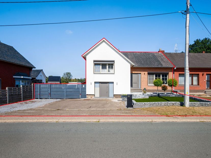 Instapklare halfopen bebouwing met ruime tuin en tal van mogelijkheden<br />
<br />
Op zoek naar een instapklare woning met ruimte, gezelligheid en