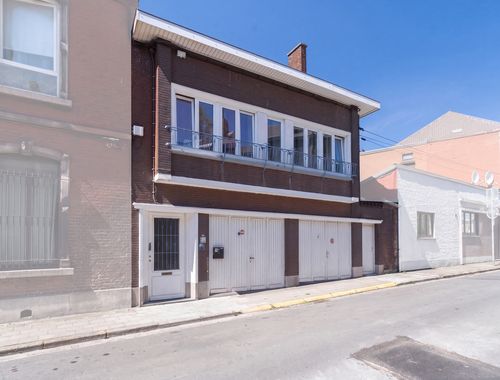                                         Appartementsgebouw te koop in Dampremy, € 289.000

