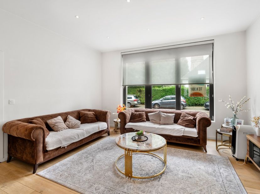 Cet appartement 2 chambres à coucher magnifique est situé au rez-de-chaussée d'une petite résidence. La résidence est très bien située et se trouve à