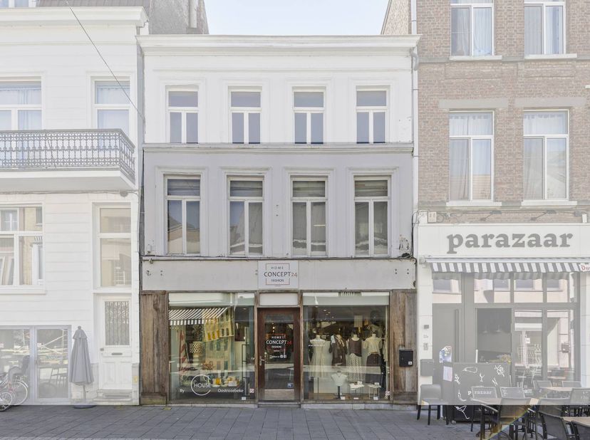 Immeuble d'investissement intéressant situé dans un emplacement privilégié dans le centre animé de Courtrai. Ce bien commercial est actuellement loué,