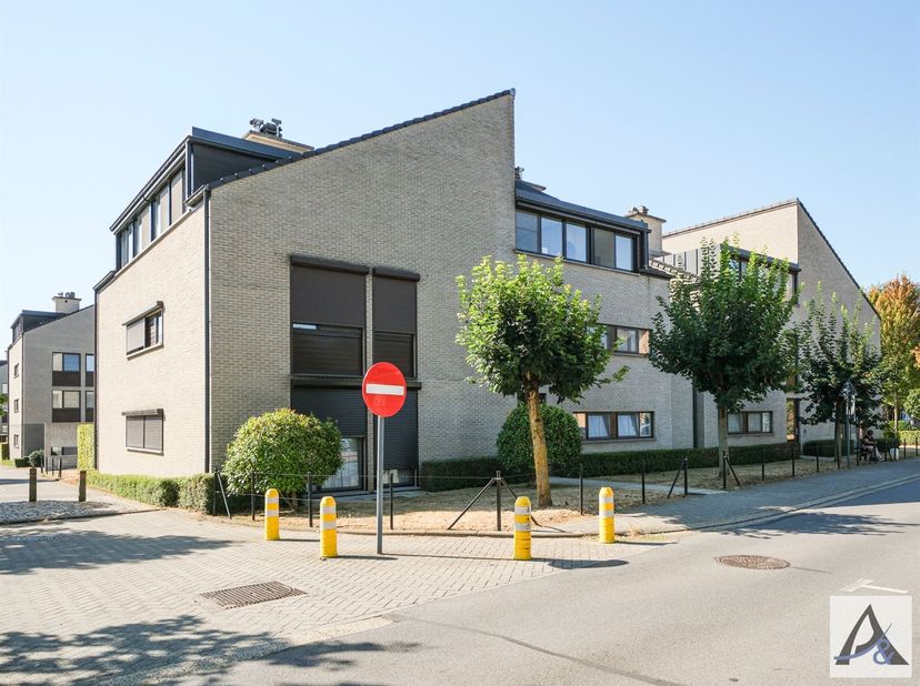 EXCLUSIEF EN UITZONDERLIJK RUIM PENTHOUSE VAN 169 M² MET ZONGERICHT TERRAS VAN 34 M² NABIJ HET CENTRUM VAN BERINGEN<br />
<br />
Welkom in dit bijzo