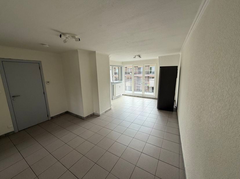 Verzorgd appartement met 1 slaapkamer, terras en garagebox vlakbij het centrum. Dit goed onderhouden appartement (52m² - bron EPC) is gelegen op de de