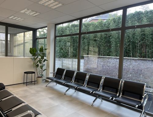                                         Bureaux à louer à Eine, € 755
