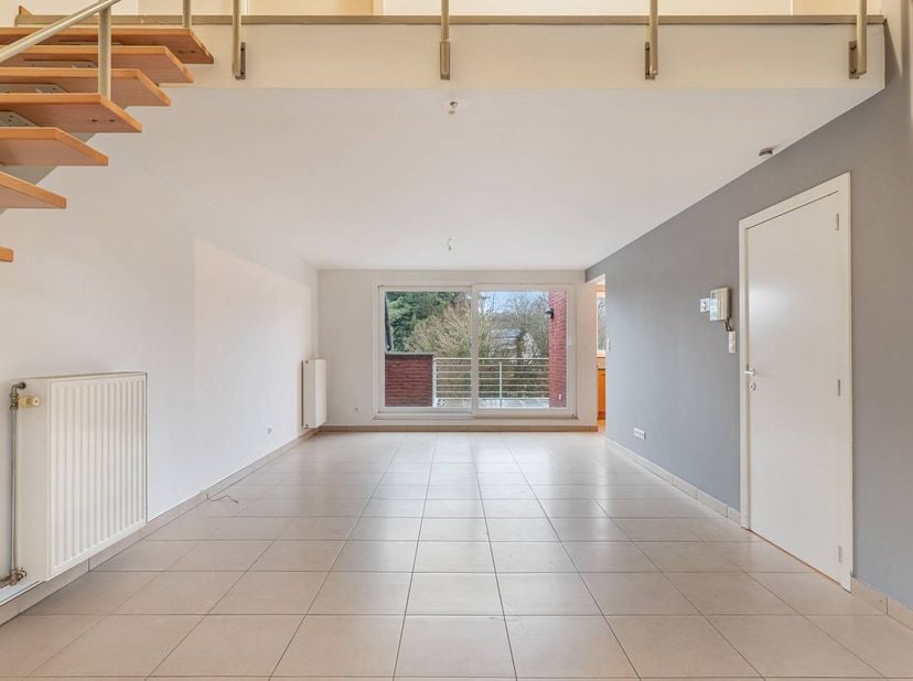 Espace, confort et emplacement idéal : Bienvenue dans ce magnifique appartement en duplex à Genk !<br />
<br />
À quelques pas du centre animé de Genk