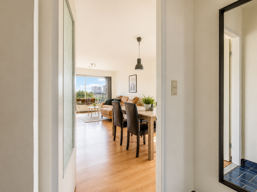 Lichtrijk 2-slaapkamerappartement met prachtig uitzicht<br />
Ontdek dit aangename en uitstekend gelegen appartement in de Karel de Stoutestraat te Ge