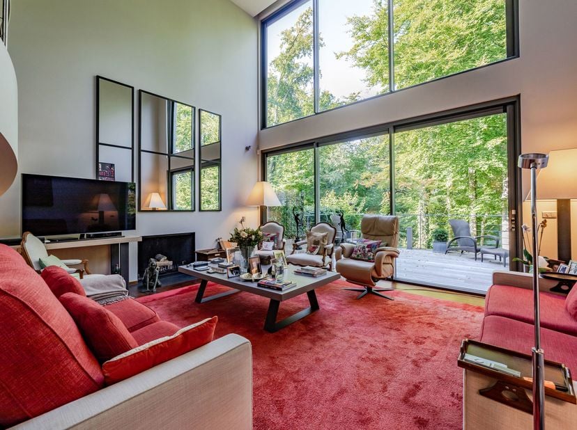 In het geklasseerde domein van La Hêtraie, een prachtig park met bomen, heeft deze schitterende duplex (gelijkvloers + 1e verdieping), ontworpen in 20