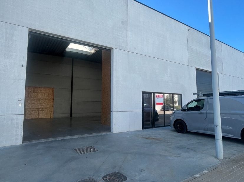 Bedrijfsvastgoed te huur in Sluisstraat 12,
                    8710 Ooigem