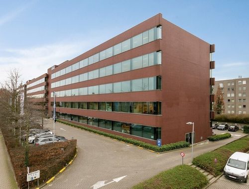                                         Kantoor te huur in Berchem, € 6.112,50
