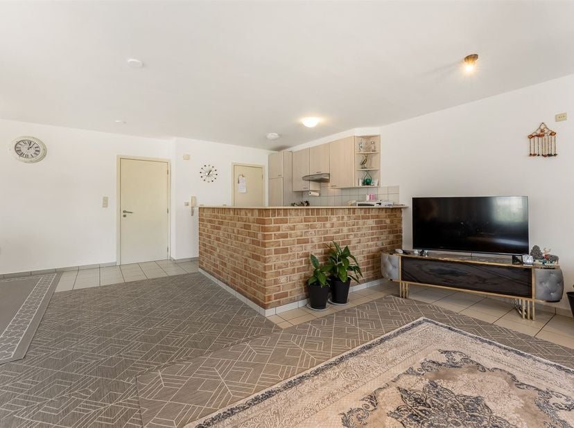 Ruim 2 slaapkamer appartement op centrale ligging in Beringen centrum.<br />
<br />
Belangrijkste troeven:<br />
- 2 slaapkamers<br />
- balkon<br