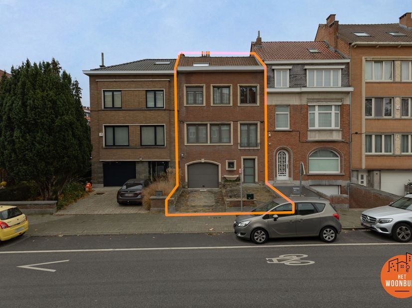 Cette maison pleine de caractère a été finie avec des matériaux de qualité et se trouve en parfait état.<br />
Au rez-de-chaussée vous trouverez le ha