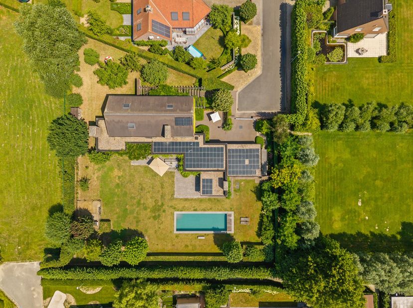 In de meest begeerde woonomgeving van Rumbeke, verscholen in een rustige, groene residentiële omgeving op wandelafstand van het Sterrebos en Bergmolen