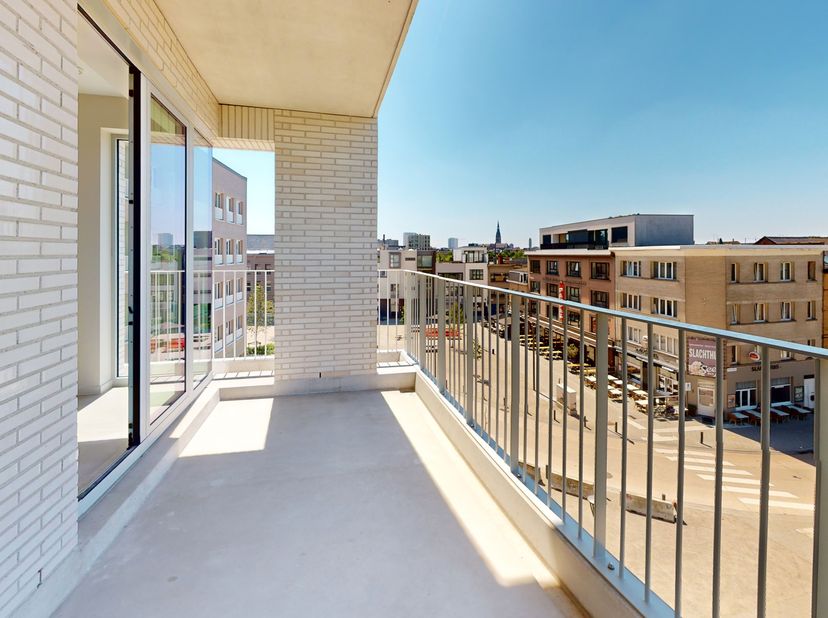 Lichtrijk nieuwbouwappartement met 2 volwaardige slaapkamers en top afwerking! <br />
Dit nieuwbouwappartement van het project De Groene Poort is gele