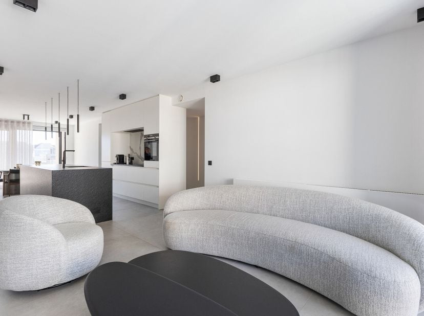 Luxueus appartement in het centrum van Nieuwpoort met 3 ruime slaapkamers en 2 terrassen. Dit uiterst luxueus afgewerkte appartement uit 2025 combinee
