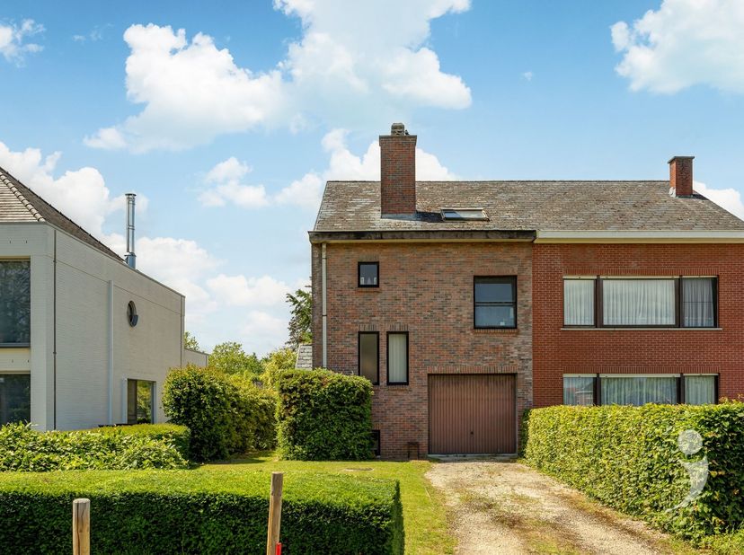 Ruime gezinswoning in doodlopende straat!<br />
<br />
Nabij het dorpscentrum van Herent vinden we deze zeer welgelegen eengezinswoning terug. Deze ha