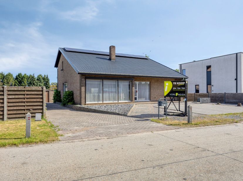 Deze woning is centraal gelegen in Dessel, vlakbij het kanaal Bocholt-Herentals op fietsafstand van het centrum en lokale winkels. Er is een vlotte ve