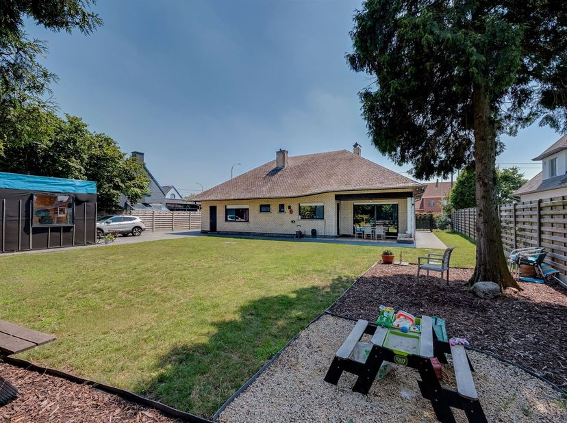 Huis te koop in Turnhoutsebaan 111,
                    2390 Oostmalle