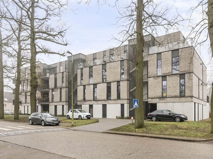 Journée portes ouvertes le samedi 14 mars de 09h30 à 10h30.<br />
Lieu<br />
Cet appartement moderne est situé dans une rue très calme au coeur de Leo