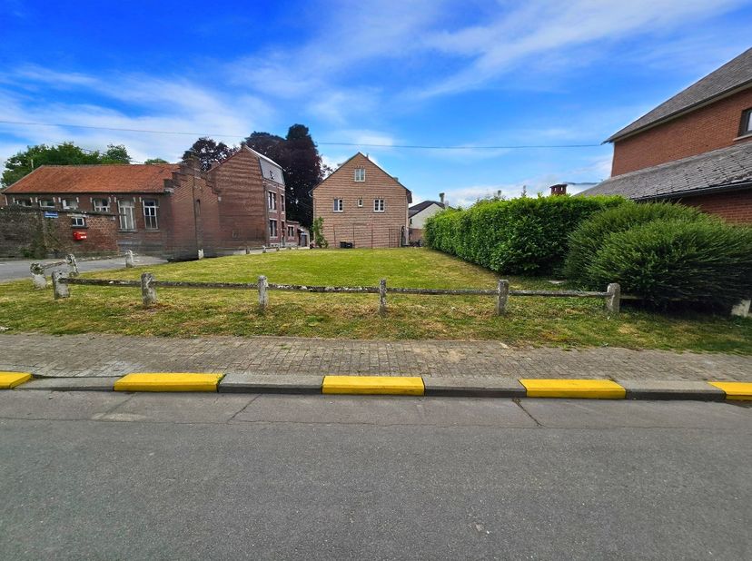 Mooi perceel bouwgrond voor open bebouwing met een opp. van 3a01ca te Walshoutem. Deze grond is idyllisch gelegen met een vlotte verbinding naar omlig