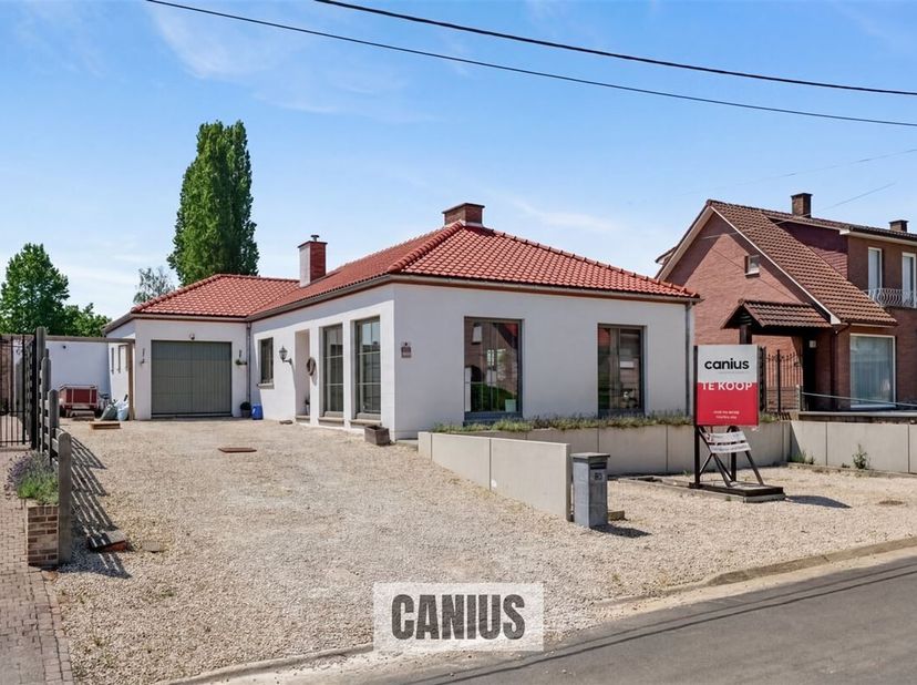 KNAPPE WONING MET 4 SLAAPKAMERS<br />
Bent u op zoek naar een ruime, vrijstaande gelijkvloerse woning te koop in Heers? Dan is deze grotendeels gereno