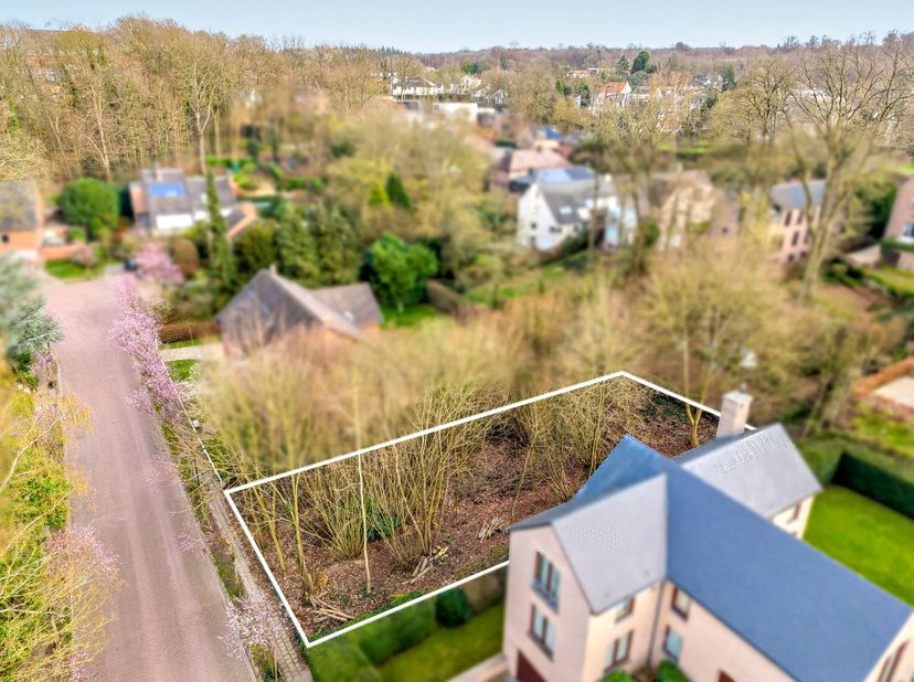 Dans un charmant clos, idéalement situé, Victoire-Junot vous présente ce terrain à bâtir exposé plein Sud, de ±7.15 ares. Possibilité d'y construire u