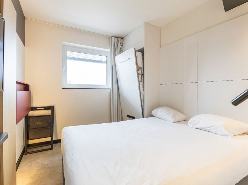 Hotelkamer te koop in het centrum van Blankenberge. In het centrum van Blankenberge vlak aan het Koning Leopoldplein kan je deze ideale investeringsop