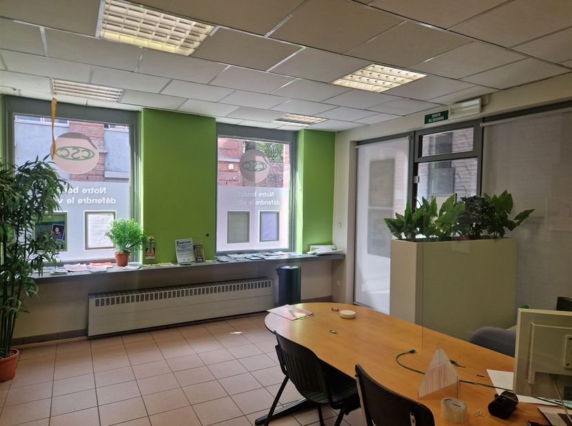 Bedrijfsvastgoed te huur in Rue Astrid 10,
                    7600 Péruwelz