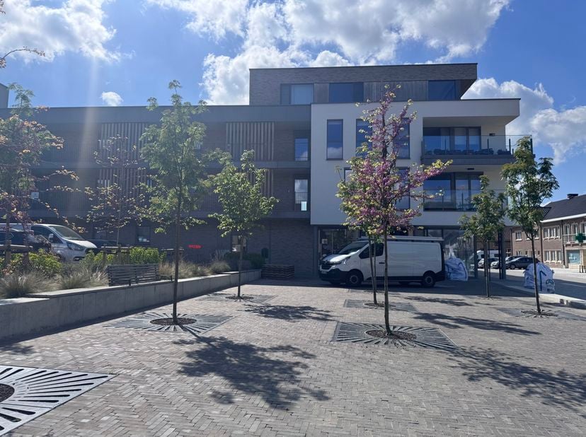 Dit prachtig afgewerkt appartement bevindt zich op de eerste verdieping in residentie ‘Impala’ in het hartje van Leefdaal. Het appartement is energiez