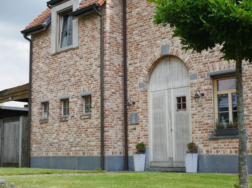 Villa individuelle de standing sur un terrain de 1.517 m²<br />
Cette élégante villa individuelle offre 241 m² habitables sur un magnifique terrain de