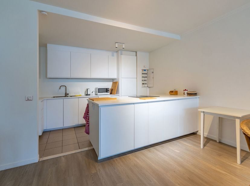 Ligging<br />
Centraal en rustig gelegen in de Derbystraat te Sint Denijs Westrem. Een makkelijke verbinding met het openbaar vervoer.<br />
Indeling<