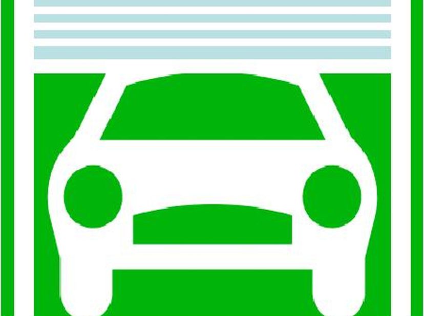 Ondergrondse garagebox (nr. 92)&amp;nbsp; te huur op jaarbasis, centraal gelegen onder het Europaplein te Oostduinkerke.<br />
€1650/jaar. Beschikbaar van