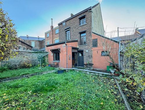                                         Eengezinswoning te koop in Mont-sur-Marchienne, € 165.000

