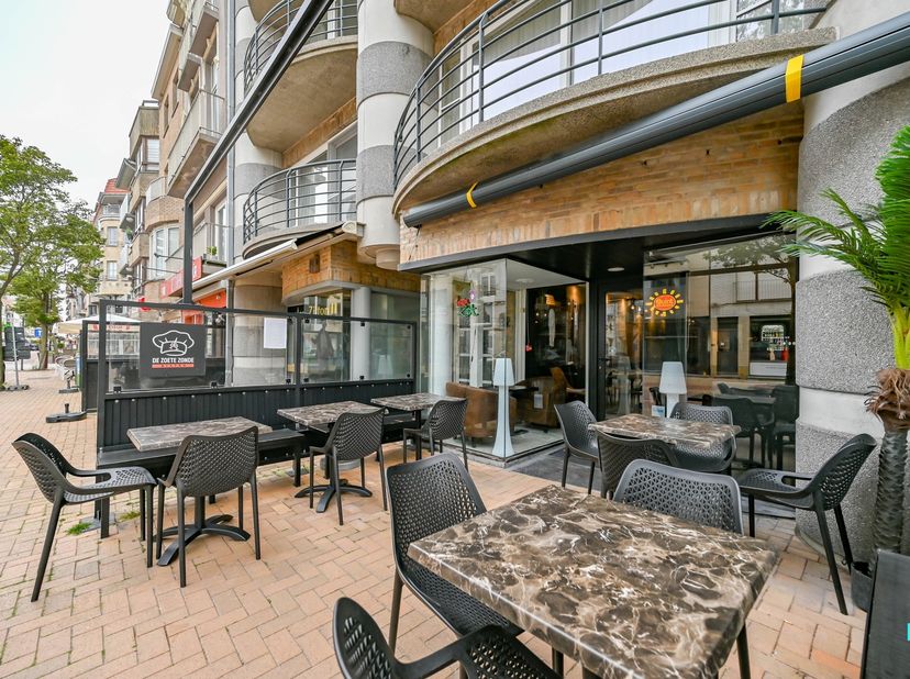 Ontdek dit interessant investeringspand in het commerciële hart van Wenduine. Gelegen in de winkelstraat van de badplaats en op wandelafstand van het