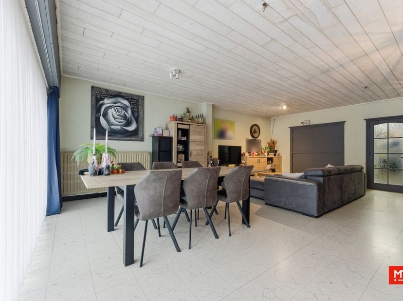 In onderstaande kan je de publicatietekst terugvinden van de verkoop van de woning. Op heden zijn wij aan in het informeren bij dienst Omgeving voor d