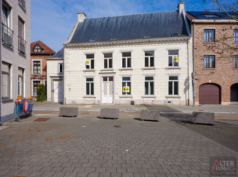 Centraal gelegen, statig herenhuis met oorsprong 18e en 19e eeuw.<br />
<br />
Deze historische woning is gelegen in het centrum van Herk-de-Stad, op