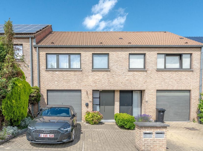 WOLUWE-SAINT-ÉTIENNE : Maison 2 façades en bon état général (146m² habitables - 166m² construit) idéalement située à proximité de Bruxelles, dans un c