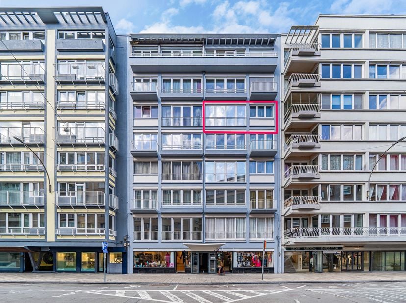Appartement te koop in Rue Charles Magnette 8 bus 5B,
                    4000 Liège