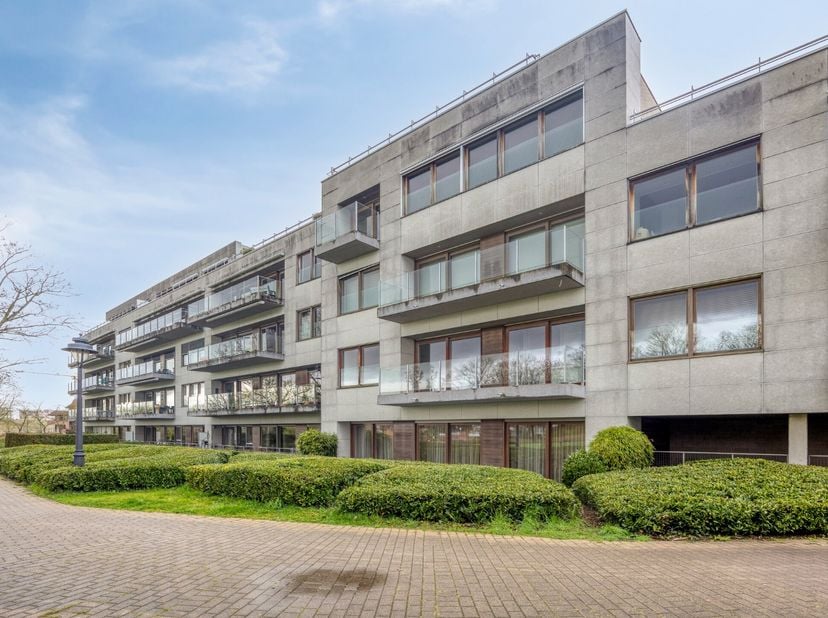 Op zoek naar een&amp;nbsp;centraal gelegen appartement met alle comfort&amp;nbsp;binnen handbereik? Dit comfortabel en lichtrijke appartement, gelegen in resi