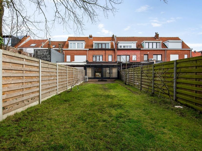 Instapklare woning (164 m²) met 4 slaapkamers, 2 badkamers en tuin<br />
<br />
Beschrijving:<br />
Bij het betreden van deze instapklare woning ko