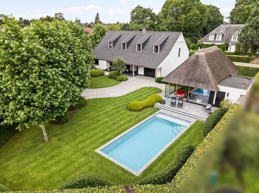 De Witte Hoeve | Tijdloze luxe en uitzonderlijk vakmanschap<br />
<br />
Aan de Hoogstraatsesteenweg in Rijkevorsel bevindt zich De Witte Hoeve, een u
