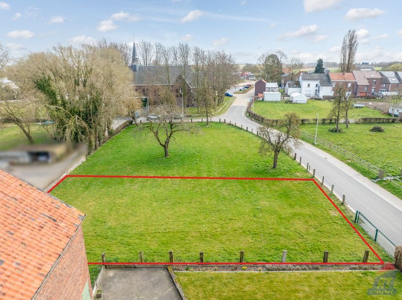 Bent u op zoek naar de ideale locatie om uw droomwoning te realiseren? Deze mooie bouwgrond voor open bebouwing, gelegen in de rustige Sint-Rumoldusst