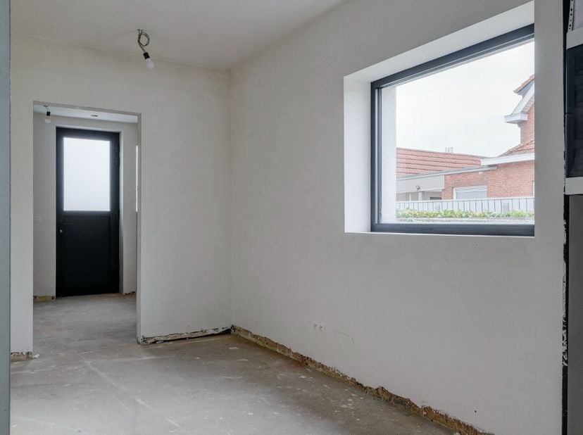 [[ DIT PAND NEEMT DEEL AAN DE ERA OPEN HUIZEN DAG OP 13/6 VAN 14:30 TOT 15:30 ]] Energiezuinige woning met drie slaapkamers en tuin, gelegen in een gr
