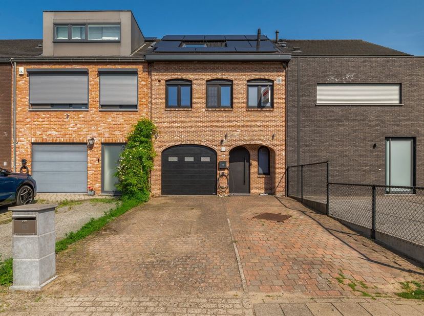 Ruime en energiezuinige gezinswoning met 4 slaapkamers, tuin en garage te koop <br />
Deze gezinswoning is gelegen aan de Heislagsebaan 56 te Brasscha