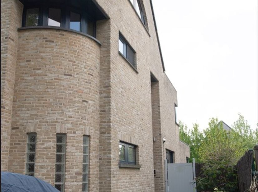 INSTAPKLARE WONING TE BRASSCHAAT -<br />
<br />
Gunstig gelegen, in een rustige wijk, instapklare gezinswoning! <br />
Ideaal voor wie op zoek is naar