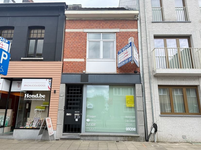 Commercieel gelijkvloers op supercentrale ligging in het winkelcentrum van Brasschaat. Enkel te huur als pop-up!<br />
<br />
Het gelijkvloers geniet